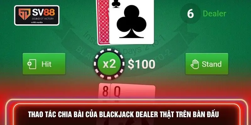 thao tác chia bài của blackjack dealer thật trên bàn đấu